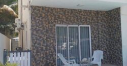 En vente un immeuble moderne avec 3 appartements meublés à seulement 2 minutes de la plage à Poste Lafayette.
