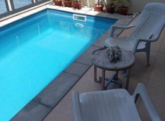 En vente un immeuble moderne avec 3 appartements meublés à seulement 2 minutes de la plage à Poste Lafayette.