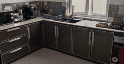 En vente un immeuble moderne avec 3 appartements meublés à seulement 2 minutes de la plage à Poste Lafayette.