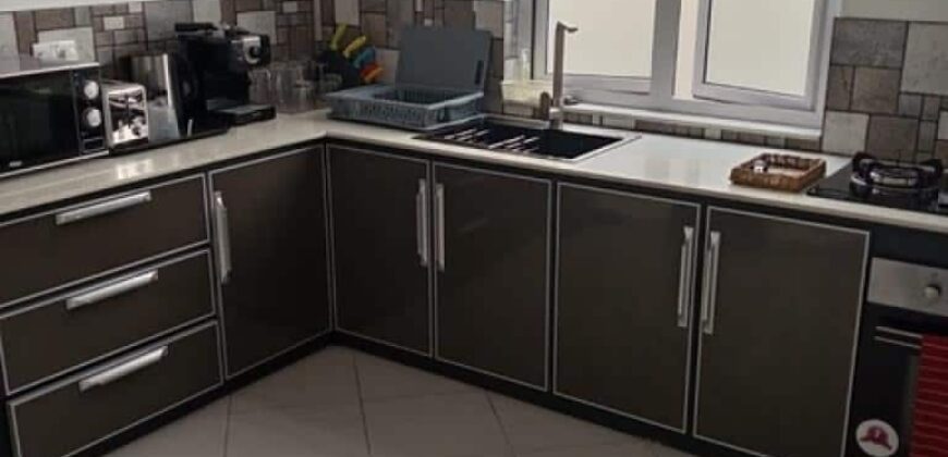 En vente un immeuble moderne avec 3 appartements meublés à seulement 2 minutes de la plage à Poste Lafayette.