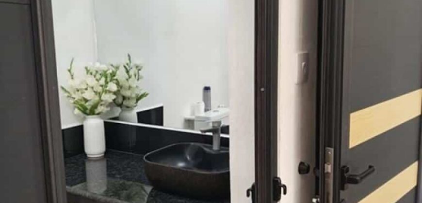 En vente un immeuble moderne avec 3 appartements meublés à seulement 2 minutes de la plage à Poste Lafayette.