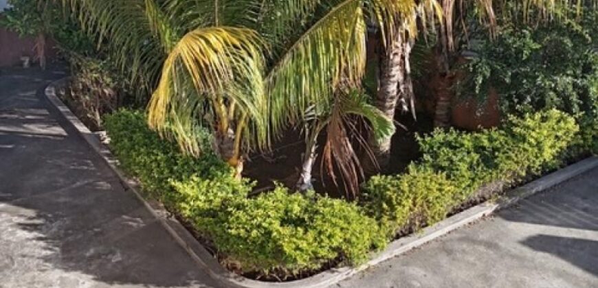 A vendre une spacieuse villa familiale de 400m2 située dans un quartier résidentiel calme à Vale