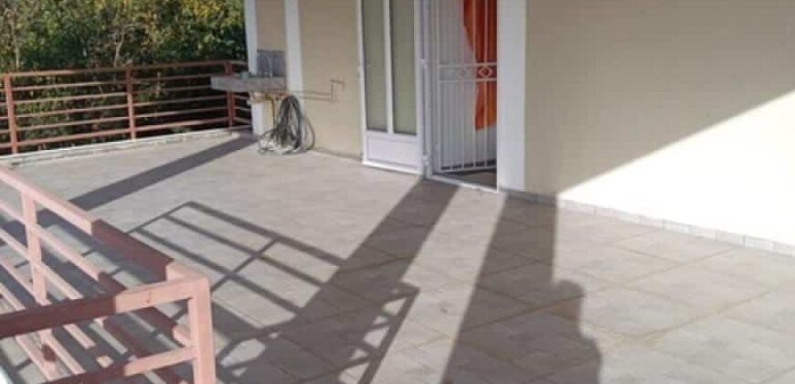 A vendre une spacieuse villa familiale de 400m2 située dans un quartier résidentiel calme à Vale