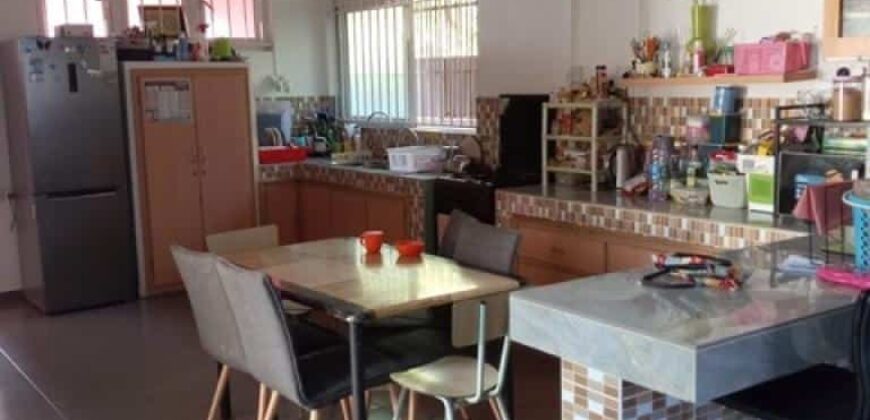 A vendre une spacieuse villa familiale de 400m2 située dans un quartier résidentiel calme à Vale