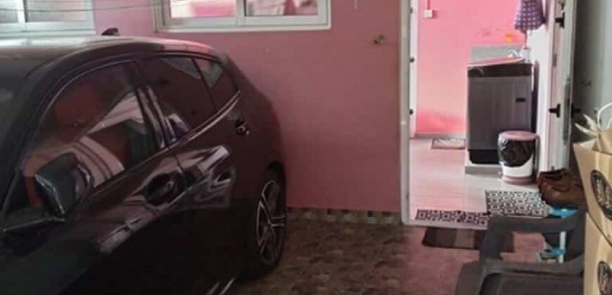 A vendre une spacieuse villa familiale de 400m2 située dans un quartier résidentiel calme à Vale