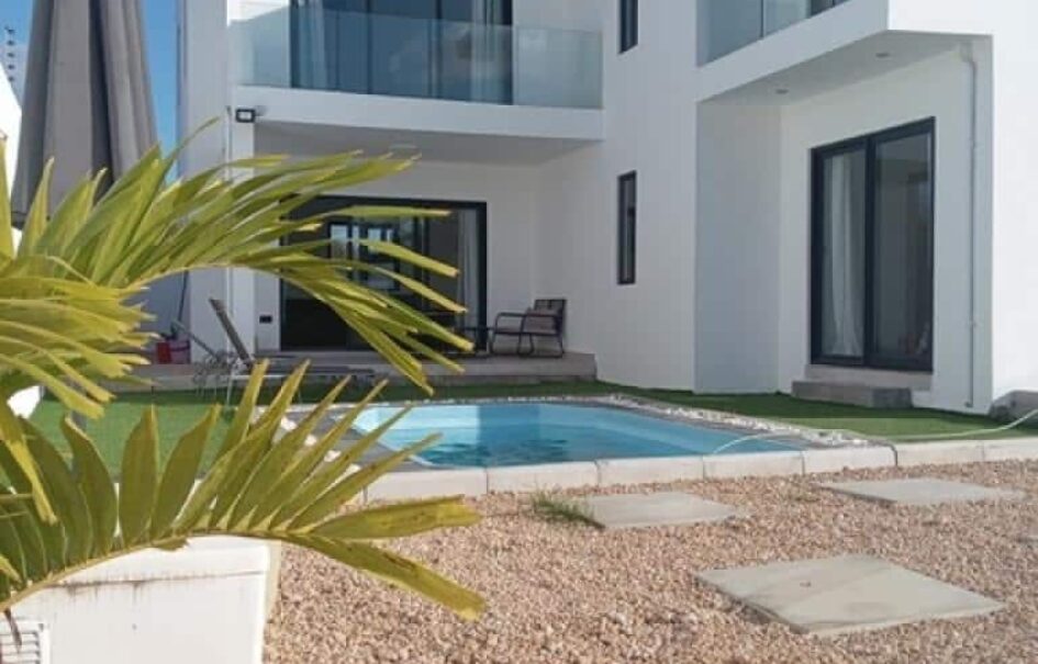 Location d’une superbe villa contemporaine avec piscine nichée dans un quartier paisible et résidentiel à Grandbaie