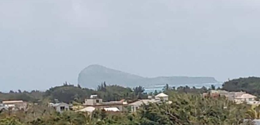 À vendre appartement avec roof top privatif offrant vue imprenable sur mer à Grand Gaube