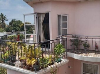 À vendre appartement avec roof top privatif offrant vue imprenable sur mer à Grand Gaube À vendre appartement avec roof top privatif offrant vue imprenable sur mer à Grand Gaube