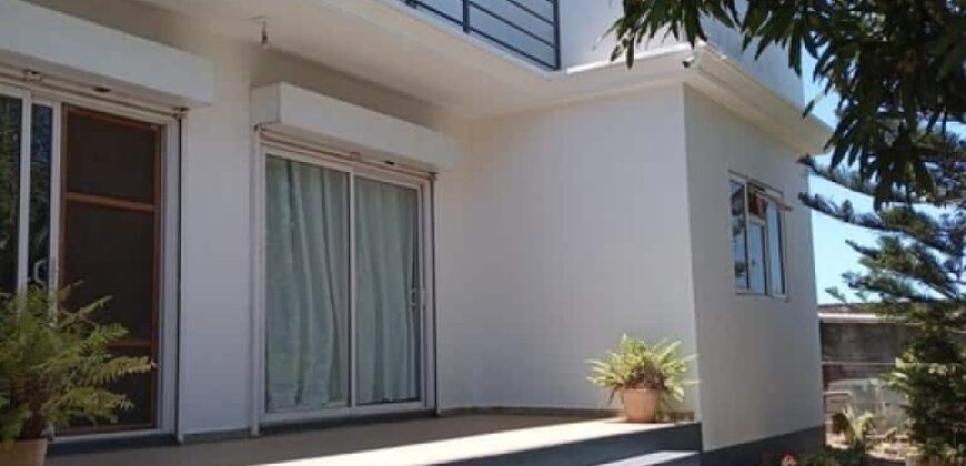 A vendre une belle villa familiale de 230m2 située dans un quartier résidentiel à Grand Gaube A vendre une belle villa familiale de 230m2 située dans un quartier résidentiel à Grand Gaube