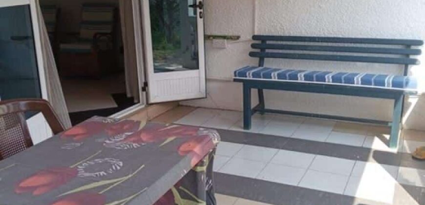 À louer un lumineux appartement dans une résidence avec piscine commune proche plage à Trou aux Biches