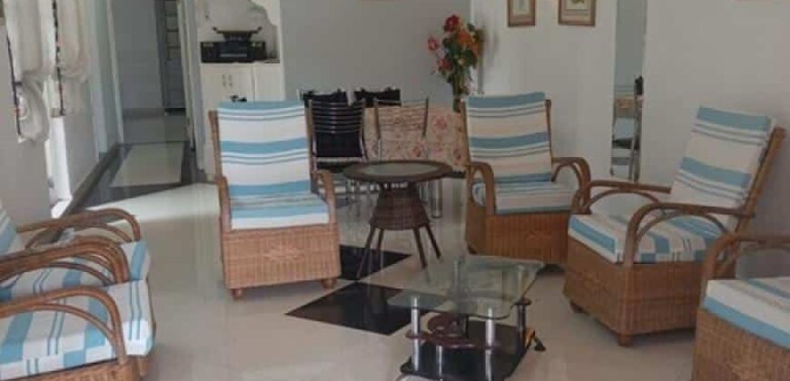 À louer un lumineux appartement dans une résidence avec piscine commune proche plage à Trou aux Biches