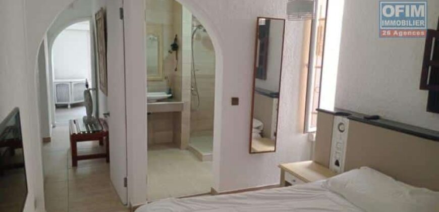 En vente superbe villa composée de trois logements indépendants située à Pointe aux Canonniers