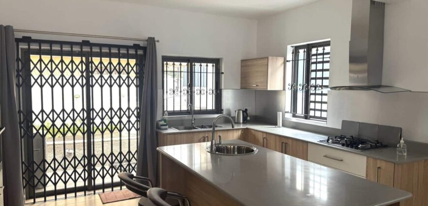 À louer un charmant appartement neuf en rez-de-chaussée à seulement 200 m de la plage de Flic en Flac.