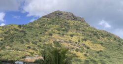 Location d’une charmante villa en duplex dans une résidence paisible et sécurisée avec piscine et vaste parc à Tamarin.