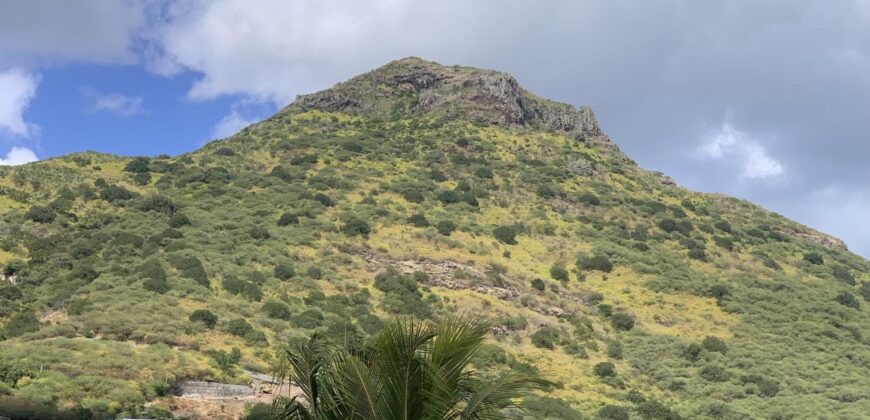Location d’une charmante villa en duplex dans une résidence paisible et sécurisée avec piscine et vaste parc à Tamarin.
