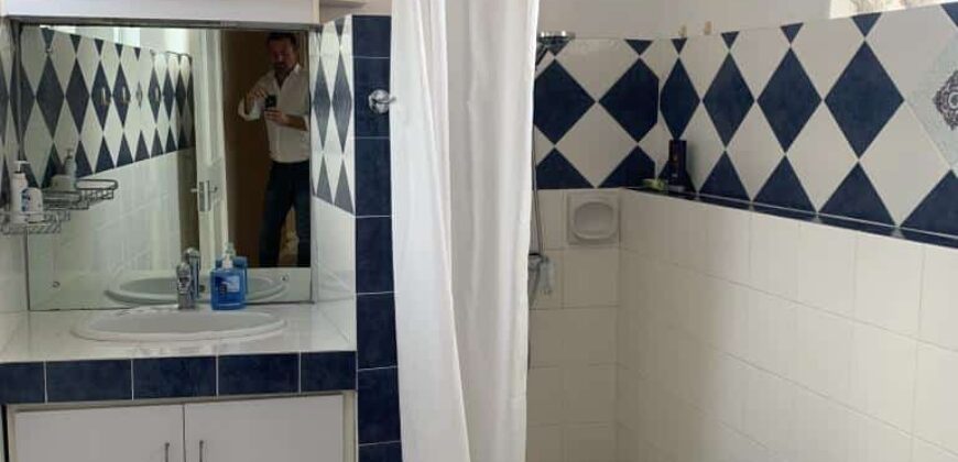 Location d’une charmante villa en duplex dans une résidence paisible et sécurisée avec piscine et vaste parc à Tamarin.