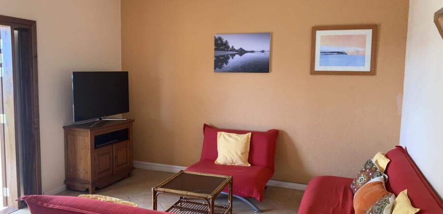 Location d’une charmante villa en duplex dans une résidence paisible et sécurisée avec piscine et vaste parc à Tamarin.