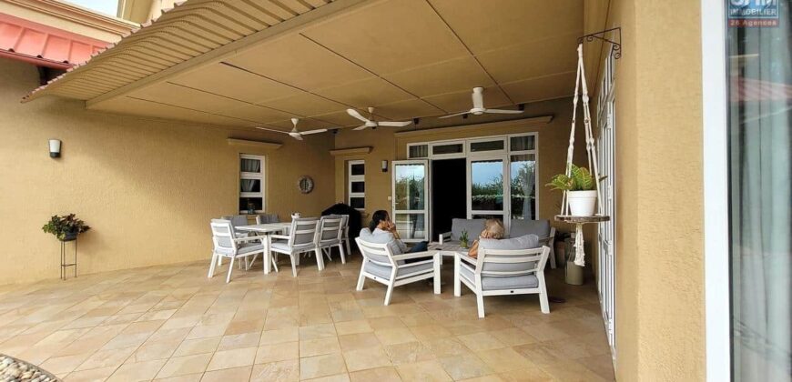 En vente une villa d’exception de 490 m² sur un terrain de 1 127 m² dans un cadre naturel privilégié à Tamarin