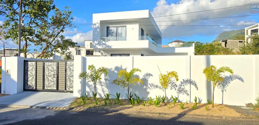 Location d’une magnifique villa contemporaine récente avec piscine dans un cadre paisible à La Gaulette