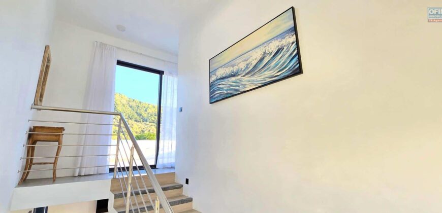 Location d’une magnifique villa contemporaine récente avec piscine dans un cadre paisible à La Gaulette