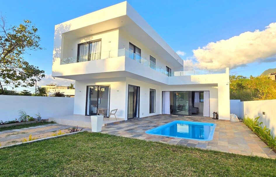 Location d’une magnifique villa contemporaine récente avec piscine dans un cadre paisible à La Gaulette