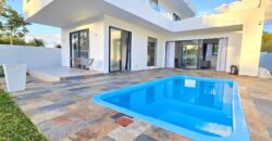 Location d’une magnifique villa contemporaine récente avec piscine dans un cadre paisible à La Gaulette