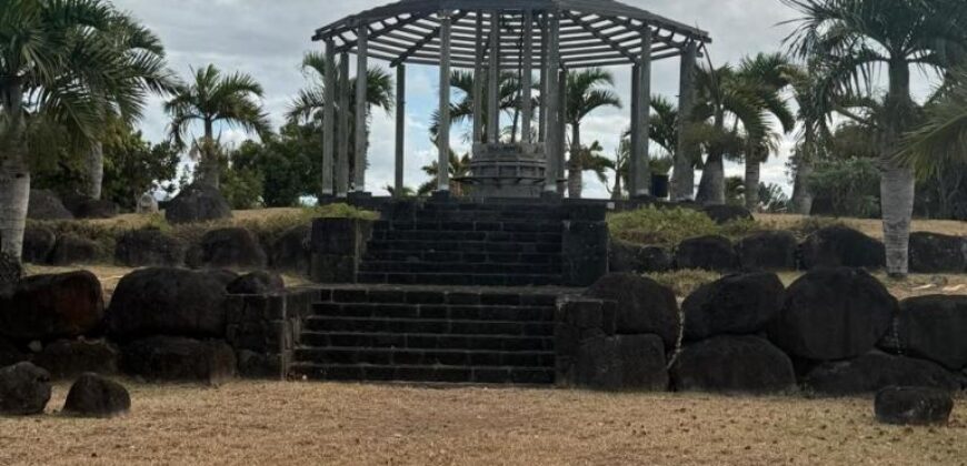 À vendre : Vaste terrain de 2 087 m² au cœur du domaine sécurisé de Daruty