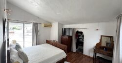 À vendre une belle villa familiale de 325 m² sur 361 m² de terrain avec piscine et garage à Roches Brunes