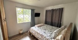 À vendre une belle villa familiale de 325 m² sur 361 m² de terrain avec piscine et garage à Roches Brunes