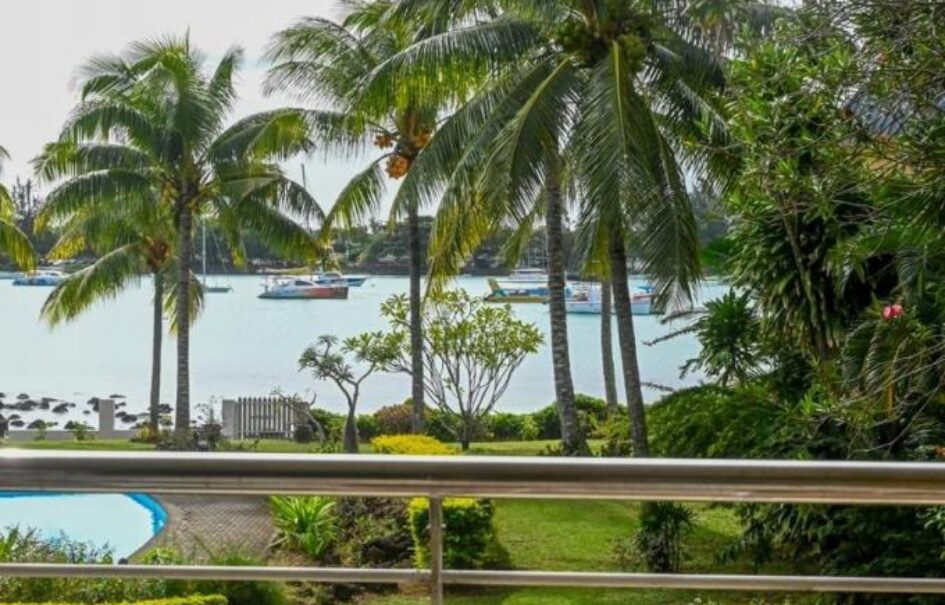 À louer magnifique appartement de 150 m² pieds dans l’eau à Grand Baie, entièrement meublé