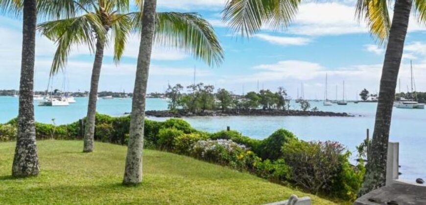 À louer magnifique appartement de 150 m² pied dans l’eau à Grand Baie, entièrement meublé