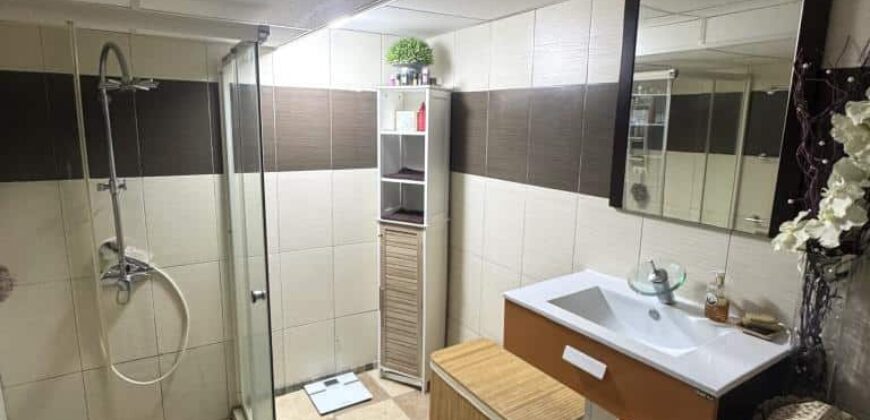 En vente une spacieuse villa moderne de 300 m² située dans un quartier résidentiel paisible à Flic en Flac