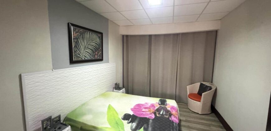 En vente une spacieuse villa moderne de 300 m² située dans un quartier résidentiel paisible à Flic en Flac