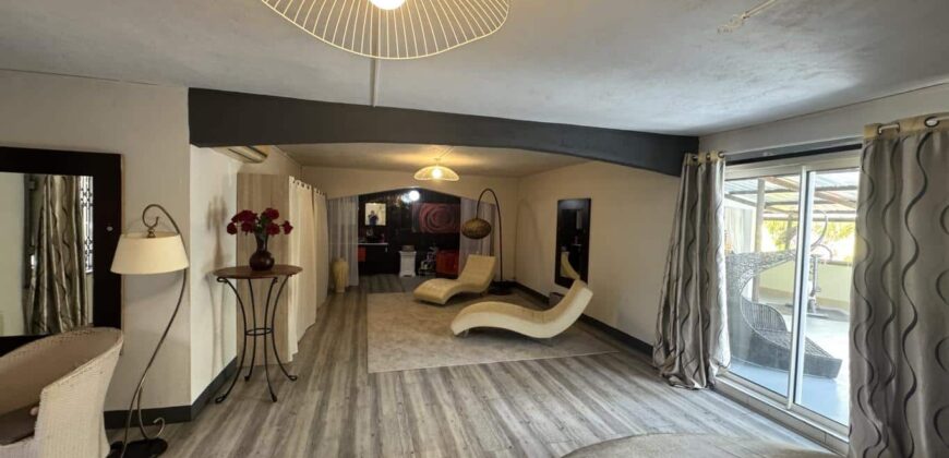 En vente une spacieuse villa moderne de 300 m² située dans un quartier résidentiel paisible à Flic en Flac