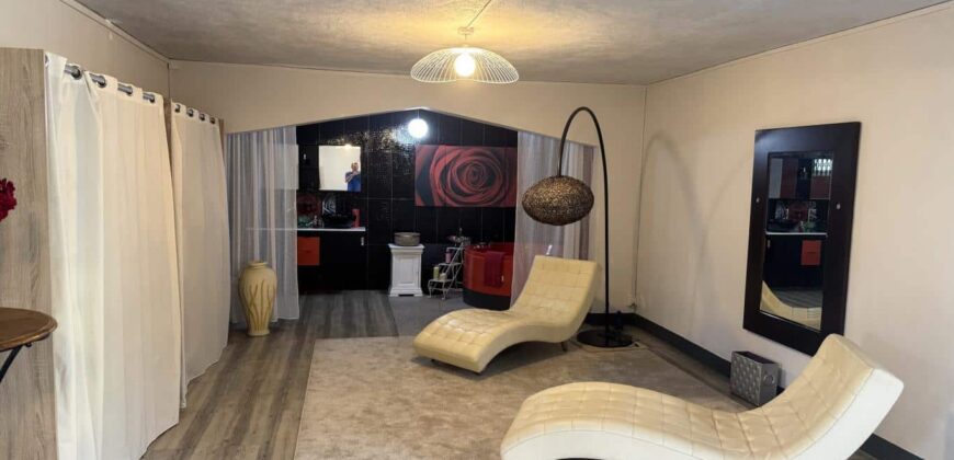 En vente une spacieuse villa moderne de 300 m² située dans un quartier résidentiel paisible à Flic en Flac