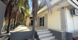 En vente une spacieuse villa moderne de 300 m² située dans un quartier résidentiel paisible à Flic en Flac