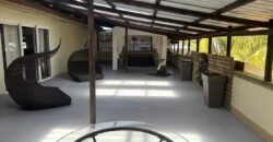 En vente une spacieuse villa moderne de 300 m² située dans un quartier résidentiel paisible à Flic en Flac