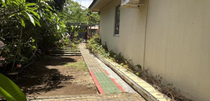 En vente une spacieuse villa moderne de 300 m² située dans un quartier résidentiel paisible à Flic en Flac