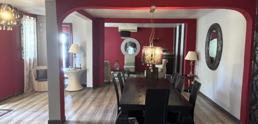 En vente une spacieuse villa moderne de 300 m² située dans un quartier résidentiel paisible à Flic en Flac