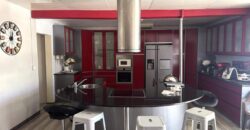 En vente une spacieuse villa moderne de 300 m² située dans un quartier résidentiel paisible à Flic en Flac