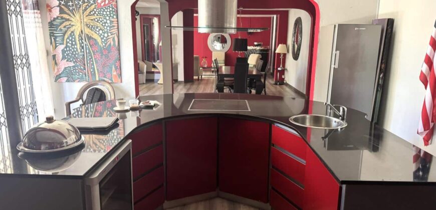 En vente une spacieuse villa moderne de 300 m² située dans un quartier résidentiel paisible à Flic en Flac