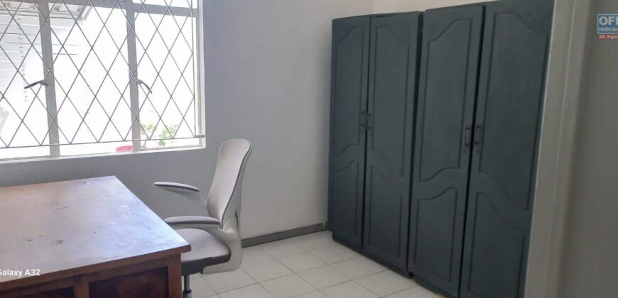 Location d’un bureau de 13 m² idéal pour télétravail situé à Pointe aux Canonniers.