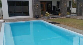 À vendre une magnifique villa neuve avec piscine sans vis-à-vis nichée dans un cadre paisible à Calodyne