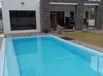 À vendre une magnifique villa neuve avec piscine sans vis-à-vis nichée dans un cadre paisible à Calodyne