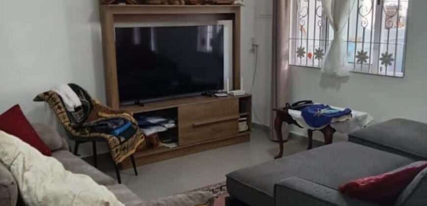 À vendre un appartement meublé et rénové proche de la plage à Mont Choisy