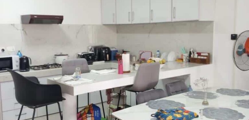 À vendre un appartement meublé et rénové proche de la plage à Mont Choisy