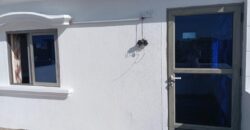 À vendre une charmante villa comprenant deux appartements et un studio sur le rooftop située à Pereybère.