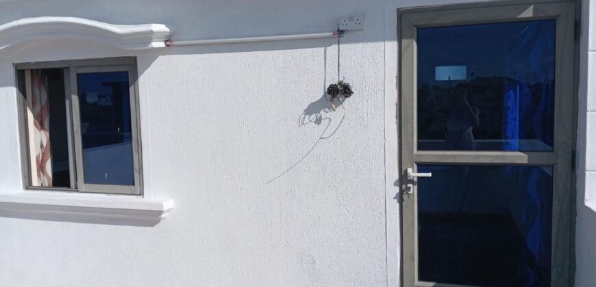 À vendre une charmante villa comprenant deux appartements et un studio sur le rooftop située à Pereybère.