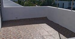 À vendre une charmante villa comprenant deux appartements et un studio sur le rooftop située à Pereybère.