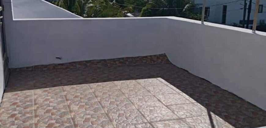 À vendre une charmante villa comprenant deux appartements et un studio sur le rooftop située à Pereybère.